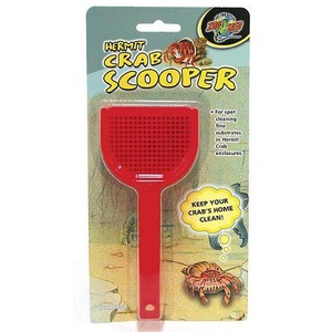 Red plastic hermit crab scooper with perforated head on packaging featuring a crab and a speech bubble.